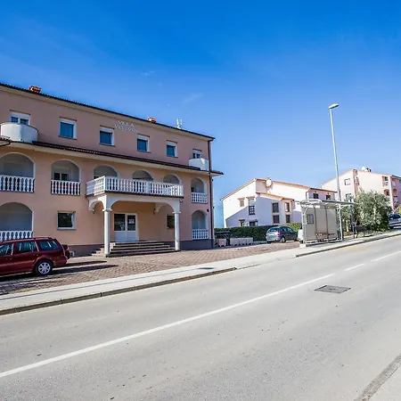 Veli Vrh Penzion Pula