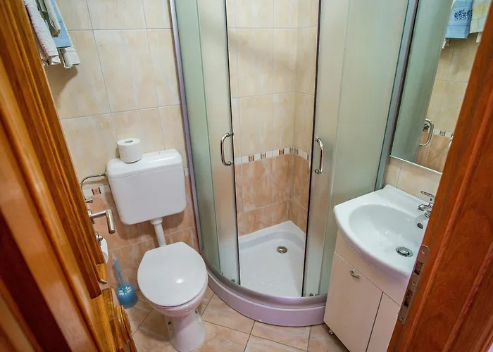 Veli Vrh Πανσιόν