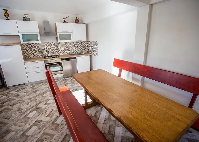 Veli Vrh Πανσιόν 3*