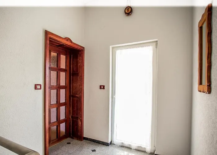 Veli Vrh Πανσιόν Πούλα