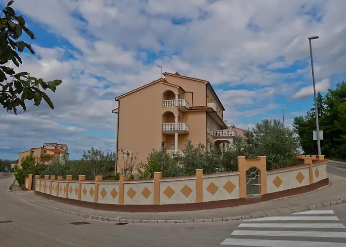 Veli Vrh Πανσιόν Πούλα