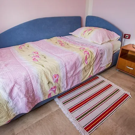 Konukevi Veli Vrh 3*