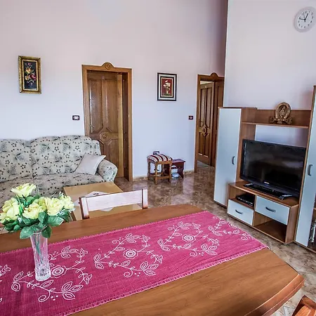 Veli Vrh بيت ضيافة بولا