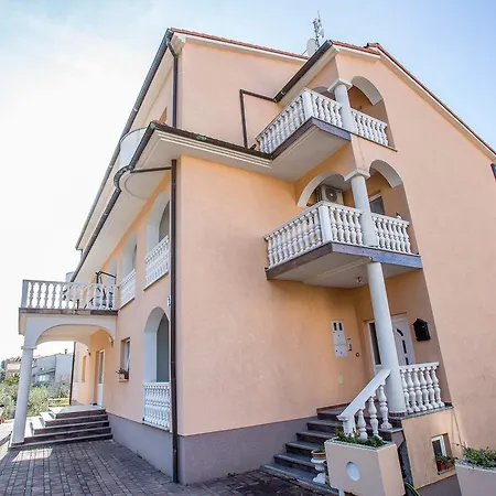 Veli Vrh Konukevi Pula