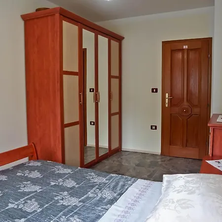 Veli Vrh بيت ضيافة