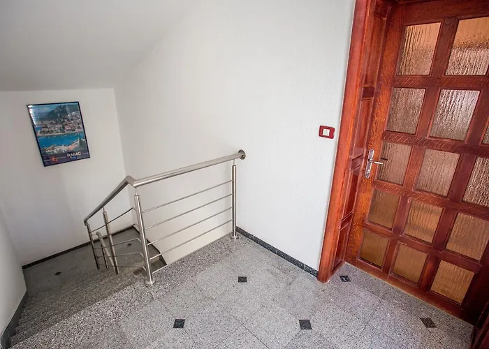 Veli Vrh 3* Πούλα