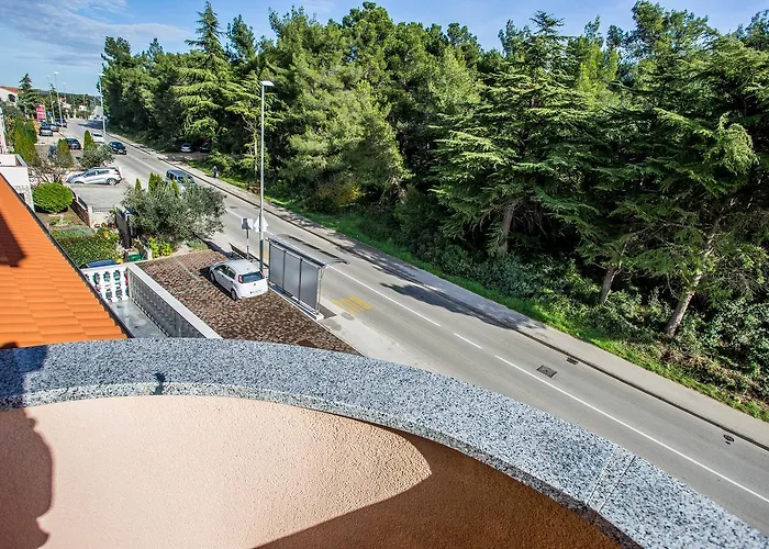 Veli Vrh Πανσιόν 3*