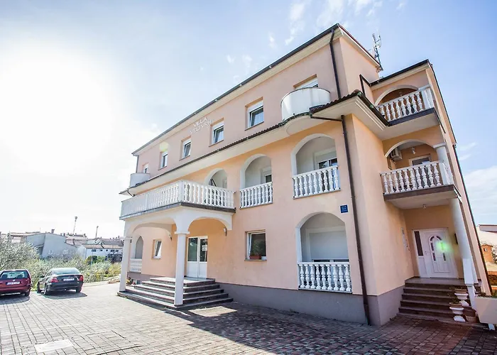 Πανσιόν Veli Vrh 3*