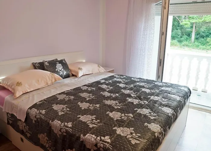 Veli Vrh Πανσιόν