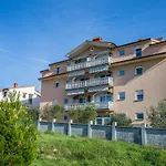 Veli Vrh Pensión 3*